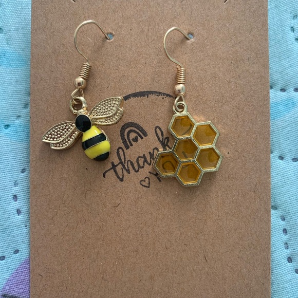Free with bundle Bee earrings with honeycomb - Picture 3 of 4